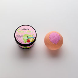 CAFE MIMI Подарочный набор BERRY SHAKE Ягодный коктейль (шар + крем для тела) 230г