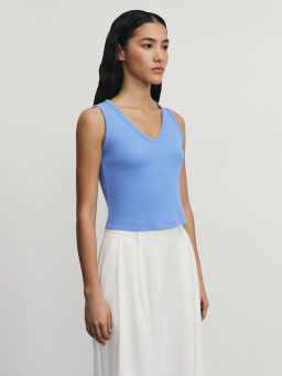 Укороченный топ в рубчик с V-образным вырезом / Zarina  фото 4