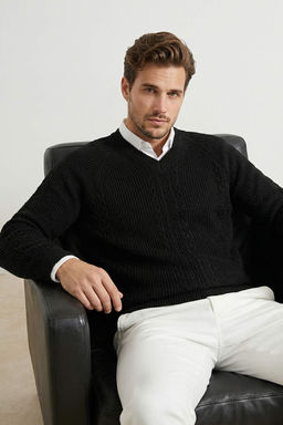 Siyah Oversize V Yaka Sac Orgu Triko Kazak TMNAW25KZ00075