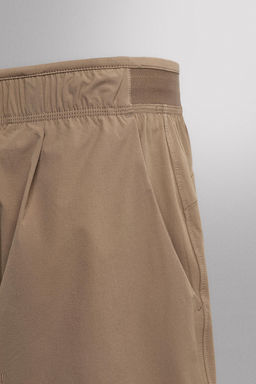 PANTALONES CORTOS T?CNICOS TRAINING / Marr?n claro