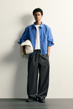 PANTAL?N CARGO RELAXED FIT / Azul el?ctrico