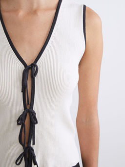 V Yaka Kad?n Triko Yelek