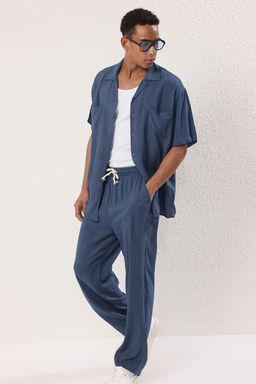 TRENDYOL MAN Lacivert More Sustainable Regular Fit Dusuk Omuz Cepli Viskon Yazl?k Gomlek TMNSS25GO00005