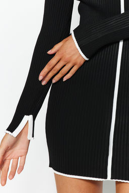 Siyah Mini Renk Bloklu Vucuda Oturan Triko Elbise TWOAW24EL00041