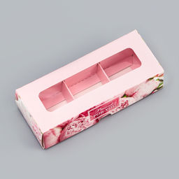 Коробка с обечайкой для 3 конфет, с окном Праздничный букет, 13?5?3.3 см