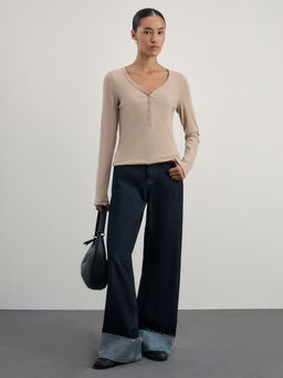 Лонгслив с V-образным вырезом в риб / Zarina  фото 2