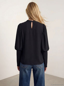 Dik Yaka Balon Kollu Saten Bluz