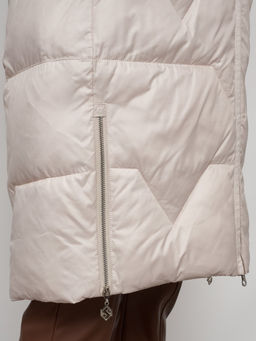 Пальто утепленное с капюшоном зимнее женское бежевого цвета 13305B - Visdeer фото 11