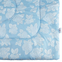 Одеяло 2-х спальное "Розы" на голубом, классическое/зимнее, 172х205см, наполнитель 400г/м2, файбер высшего сорта, чехол поплекс (пэ100%), стеганое, упак "Компакт" пакет ПВХ, еврослот, д25х55см/1,2кг, "Домашняя мода" (Россия)