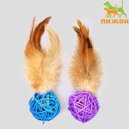 Цена за 2 шт. Игрушка для кошек Шар из лозы с пером, 3,8 см, синий/фиолетовый