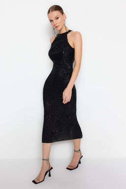 TRENDYOLMILLA Siyah Vucuda Oturan Astarl? Par?lt?l? Pullu Orme Payet S?k Abiye Elbise TPRAW24EL00233