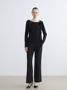 Bisiklet Yaka ?i?ek Aplikeli Kad?n Ti??rt