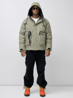 Куртка молодежная мужская зимняя с капюшоном серого цвета 25313_1Sr