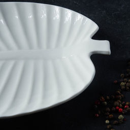 Блюдо для подачи «Лист», 30×19.5×3 см, керамика, цвет белый