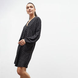 Платье женское короткое летнее MINAKU: Green trend, чёрное, размер 44