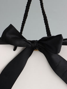 Пакет подарочный, белый, с бантом, 19 х 15 х 7 см