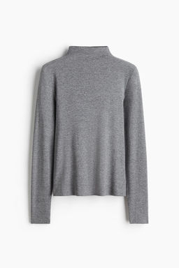 Top con cuello perkins