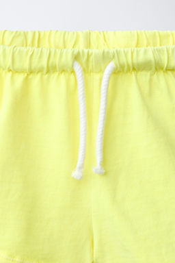 CONJUNTO JOGGING CAMISETA Y BERMUDA LISO / Amarillo