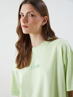 Bisiklet Yaka Bask?l? Oversize Kad?n Ti??rt