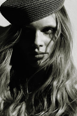 GORRO CASQUETE COMBINADO / Crudo / Negro