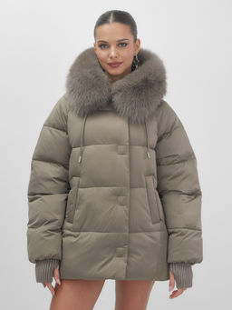 Куртка зимняя женская с мехом и капюшоном тренд коричневого цвета 7658K