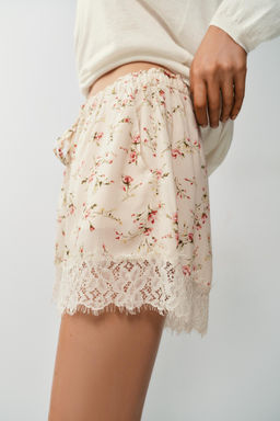 SHORTS ESTAMPADO FLORAL ENCAJE / Estampado - Zara фото 5