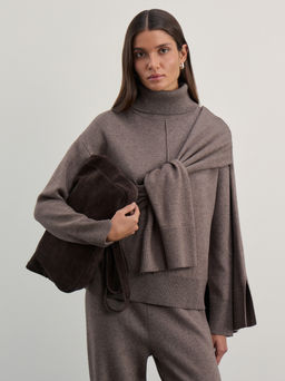 Джемпер из вискозы со швом / Zarina