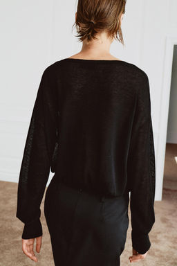JERSEY PUNTO FINO ESCOTE PICO / Negro