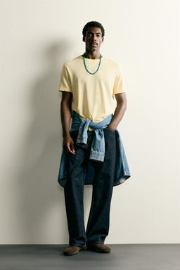 CAMISETA REGULAR FIT LIGHTWEIGHT / Amarillo
