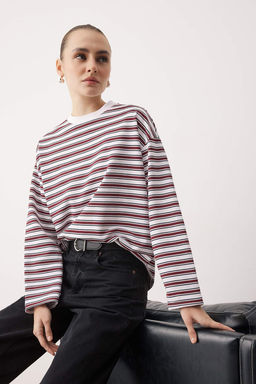 Cok Renkli Cizgili Oversize/Genis Kesim Bisiklet Yaka Ince Orme Sweatshirt TWOAW23SW00326