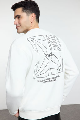 Beyaz Regular/Normal Kesim Kabar?k Yaz? Bask?l? Ici Polarl? Sweatshirt TMNAW25SW00190 - Trendyolmilla фото 4
