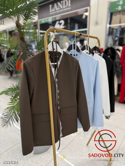 Пиджак с гипюровыми вставками