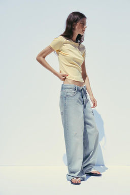 T-SHIRT WITH BACK SEAM - Zara фото 12