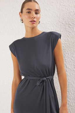 Trendyolmilla Antrasit Duz Vatkal? Maxi Vatkal? Bisiklet Yaka Shift/Duz Kesim Orme Elbise TWOSS25EL00329