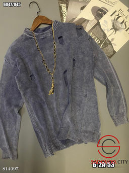 Свитер женский с рваным эффектом