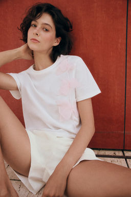 CAMISETA FLOR RELIEVE / Blanco - Zara фото 4