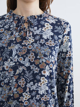 Ba?lamal? Yaka ?i?ekli Bluz