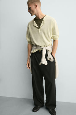PANTAL?N RELAXED FIT PLIEGUES / Negro