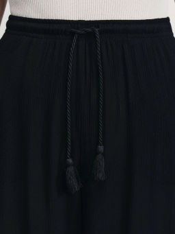 Широкие брюки из фактурной вискозы / Zarina фото 6