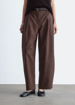 Pantalones recortados con perneras de barril