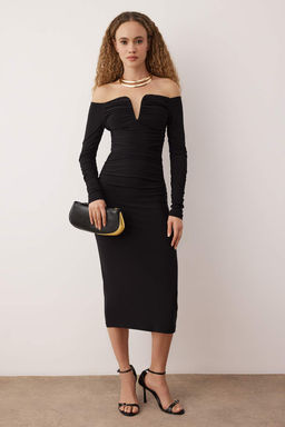 Siyah Vucuda Oturan Carmen Yaka Orme Elbise TPRAW25EL00073