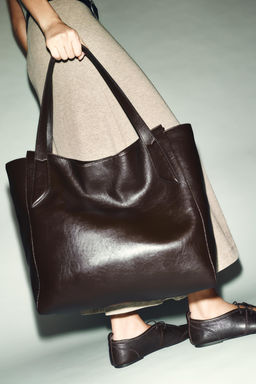 MAXI SHOPPER BAG WITH HANDLE DETAIL