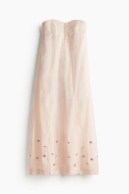 Vestido bandeau con detalles decorativos