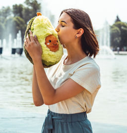 Мягкая игрушка авокадо размер 30 см