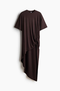 Top largo/corto con detalle girado