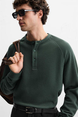 T-SHIRT WITH BUTTONED NECK - Zara фото 5