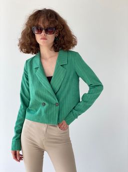 6793 Жакет укороченный двубортный в зелёном цвете