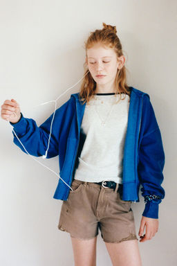 BERMUDA DENIM ROTOS / Marr?n