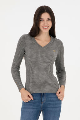 Женский серый меланжевый свитер с v-образным вырезом серебристого цвета Неожиданная скидка в корзине