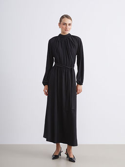 Dik Yaka Dokulu Elbise